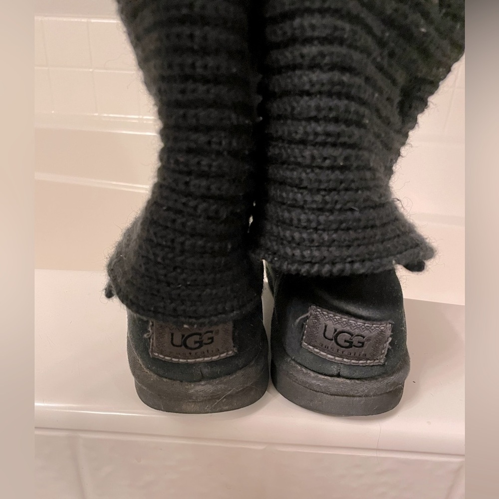 Black knit Uggs